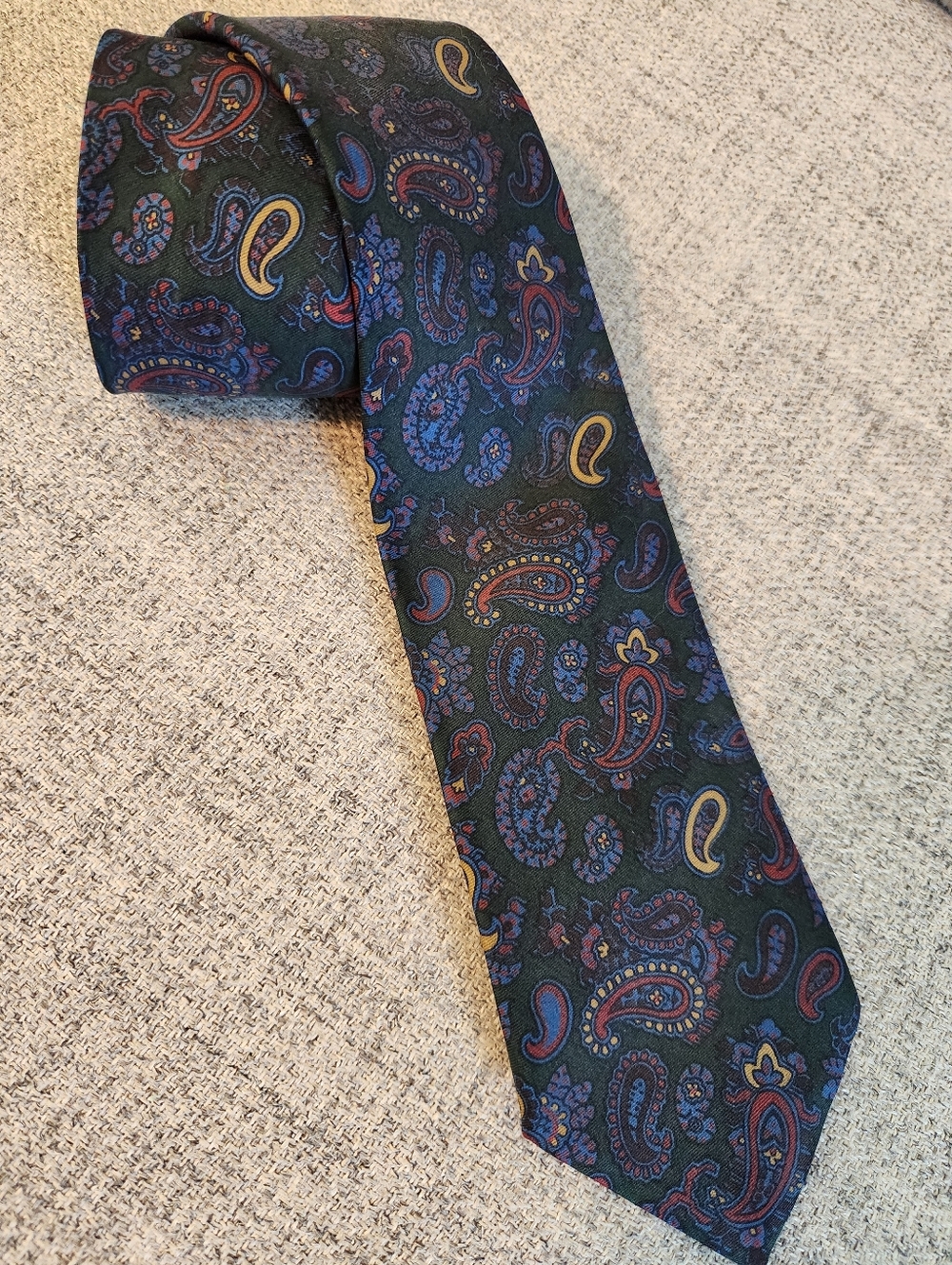 Burberrys Men's Vintage Silk Paisley Pattern Black Blue Red Classic Woven Tie